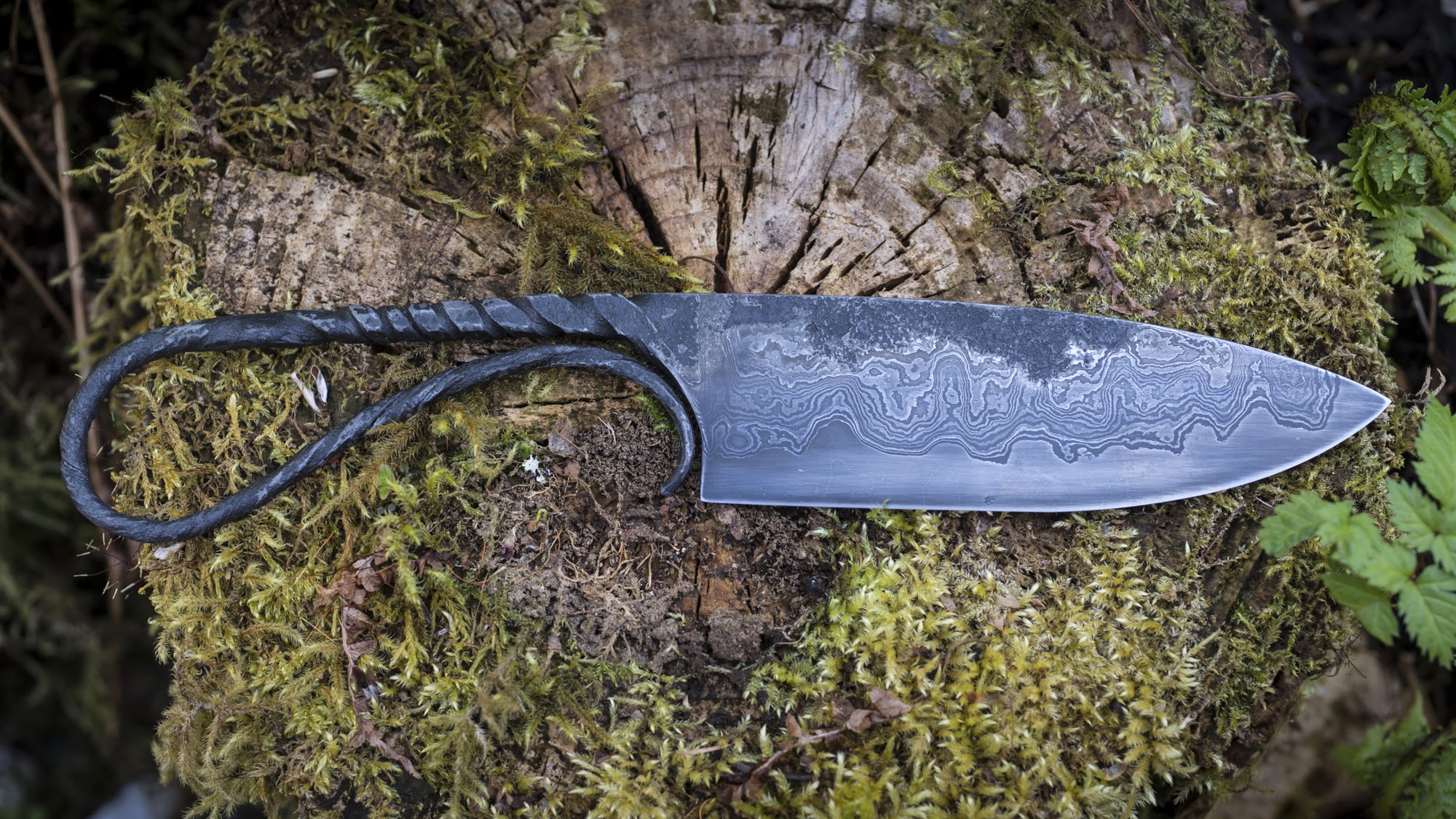 Hand-forged Damascus blade by Liam Penn