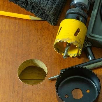 Hole saws - clean circle cut in wood