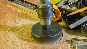 Wood holesaw for cutting holes in wood